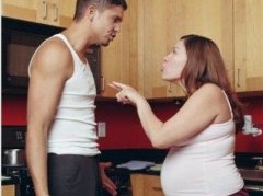 孕妇怀孕期间脾气大变正常吗？老婆怀孕脾气不