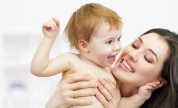从新生儿表情看宝宝想说什么？解析婴儿表情“含义”