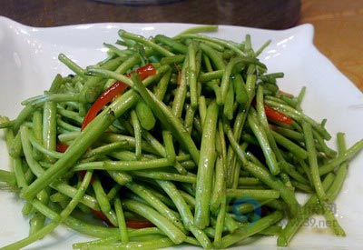 孕妇能吃芦蒿吗？孕期食谱：芦蒿炒肉丝