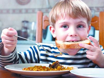 家长如何引导孩子快乐地吃饭？