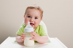 宝宝为什么会吐奶？婴儿吐奶的原因有哪些？