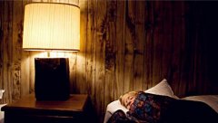 新生儿睡觉不关灯好吗？睡觉不关灯对宝宝有什