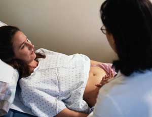 怀孕期孕妇得子宫肌瘤怎么办？需要注意什么