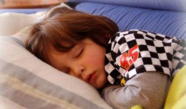 宝宝夜间睡觉易醒的原因是什么？可能是家长护理不当